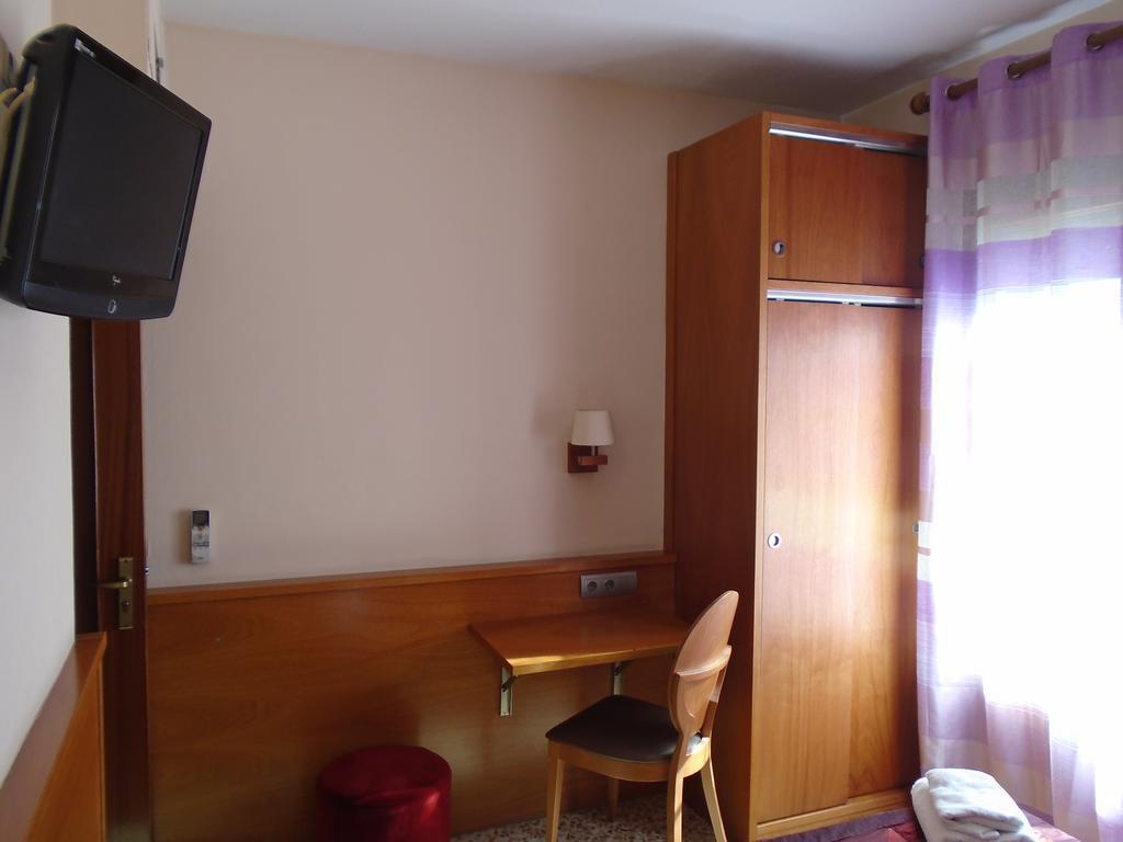 Hostal Fonda Galicia Cardedeu Phòng bức ảnh