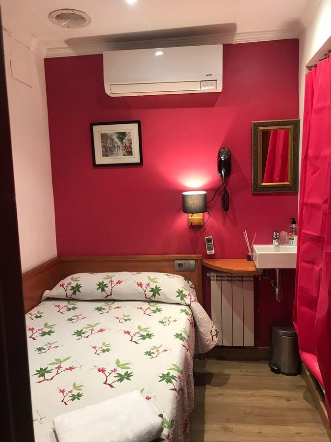 Hostal Fonda Galicia Cardedeu Ngoại thất bức ảnh