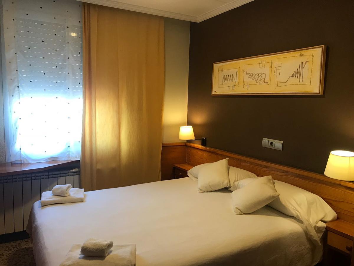 Hostal Fonda Galicia Cardedeu Ngoại thất bức ảnh