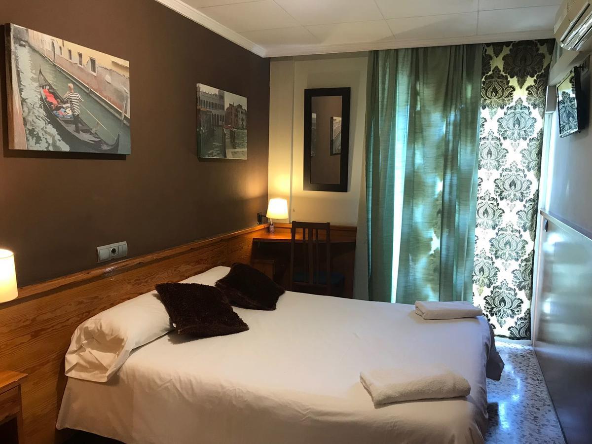 Hostal Fonda Galicia Cardedeu Ngoại thất bức ảnh
